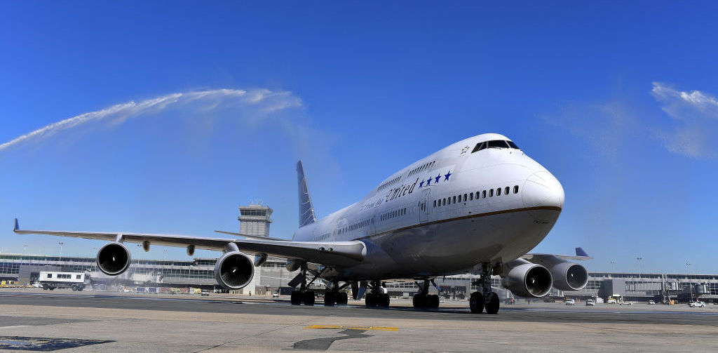 美国航空公司想在中国航线抢客 结果招数竟然是？？？