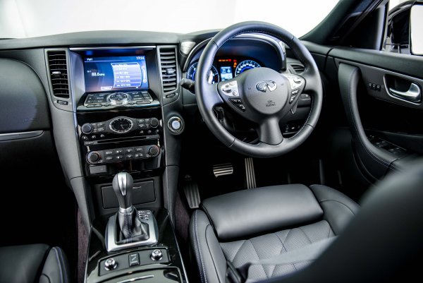 INFINITI QX70 S Design Interior Studio Shoot 1