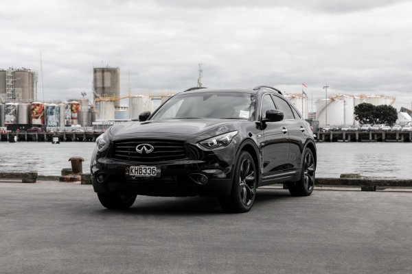 INFINITI QX70 S Design Nic Watt 22