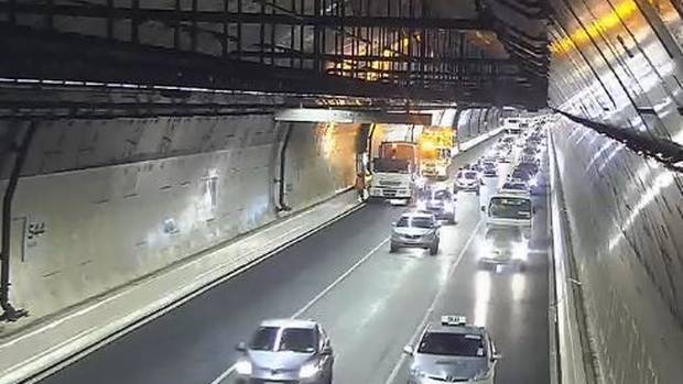 奥克兰以下路段严重堵塞，下班回家请注意查看