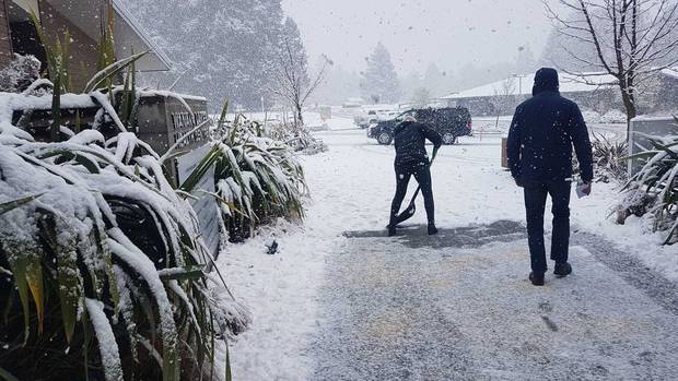 南岛多地降雪，一片白雪皑皑，纽航已取消奥克兰飞两地航班（图）