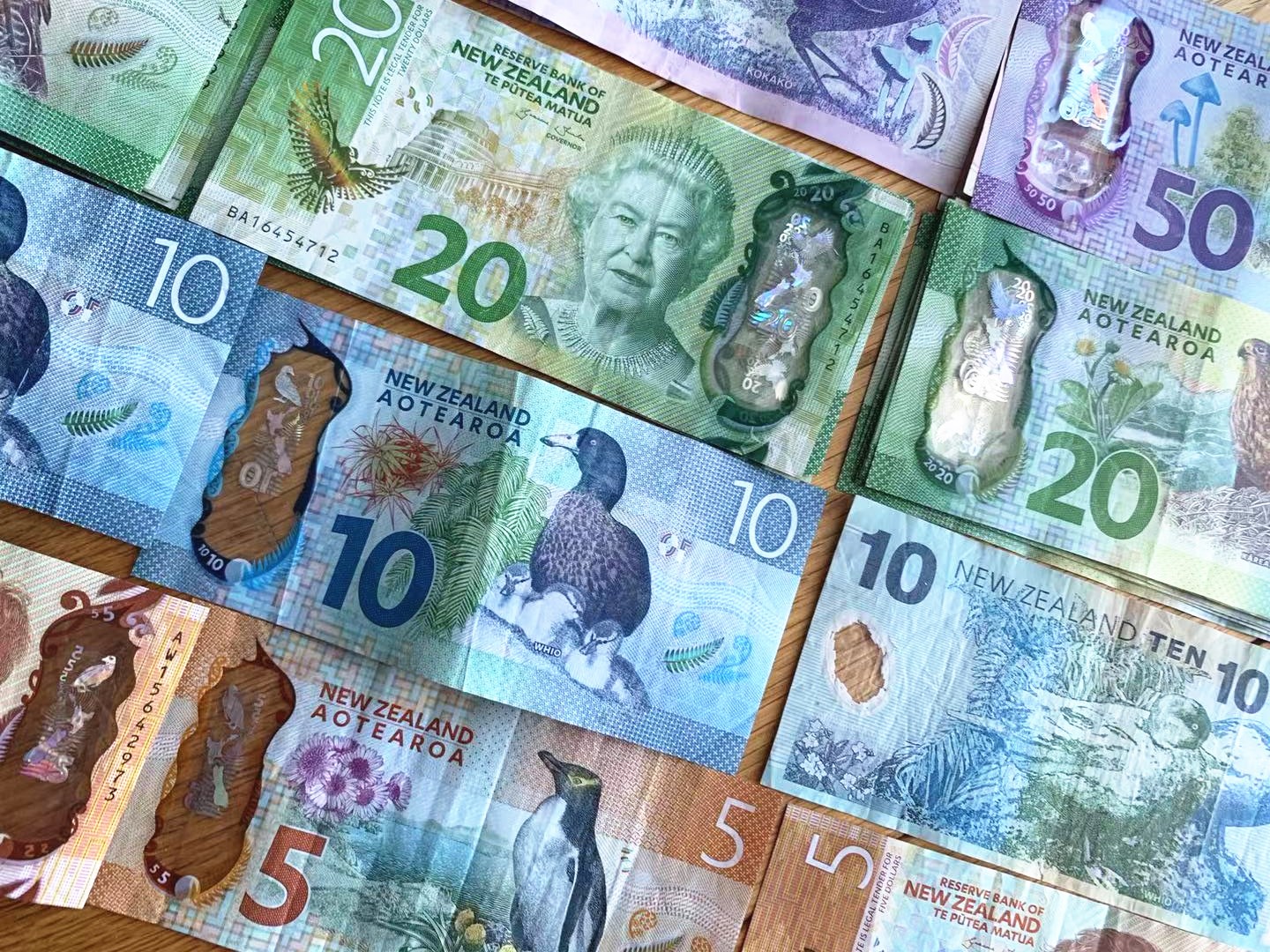 确定了！官方现金利率上调50个基点至2%
