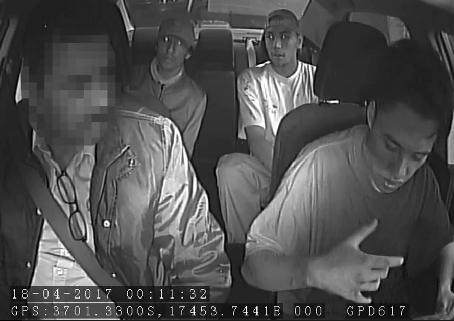 两个月了，这三名暴打司机的青少年还没抓到！警方请您来帮忙