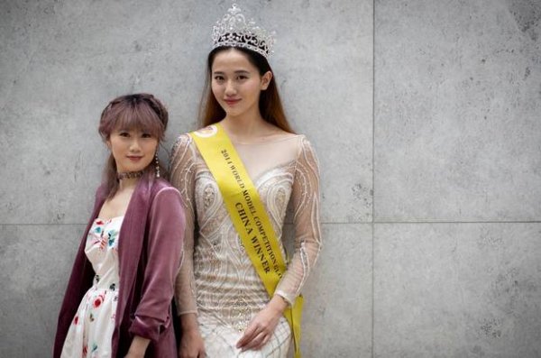 Samantha Zhang with Crystal Zhang002