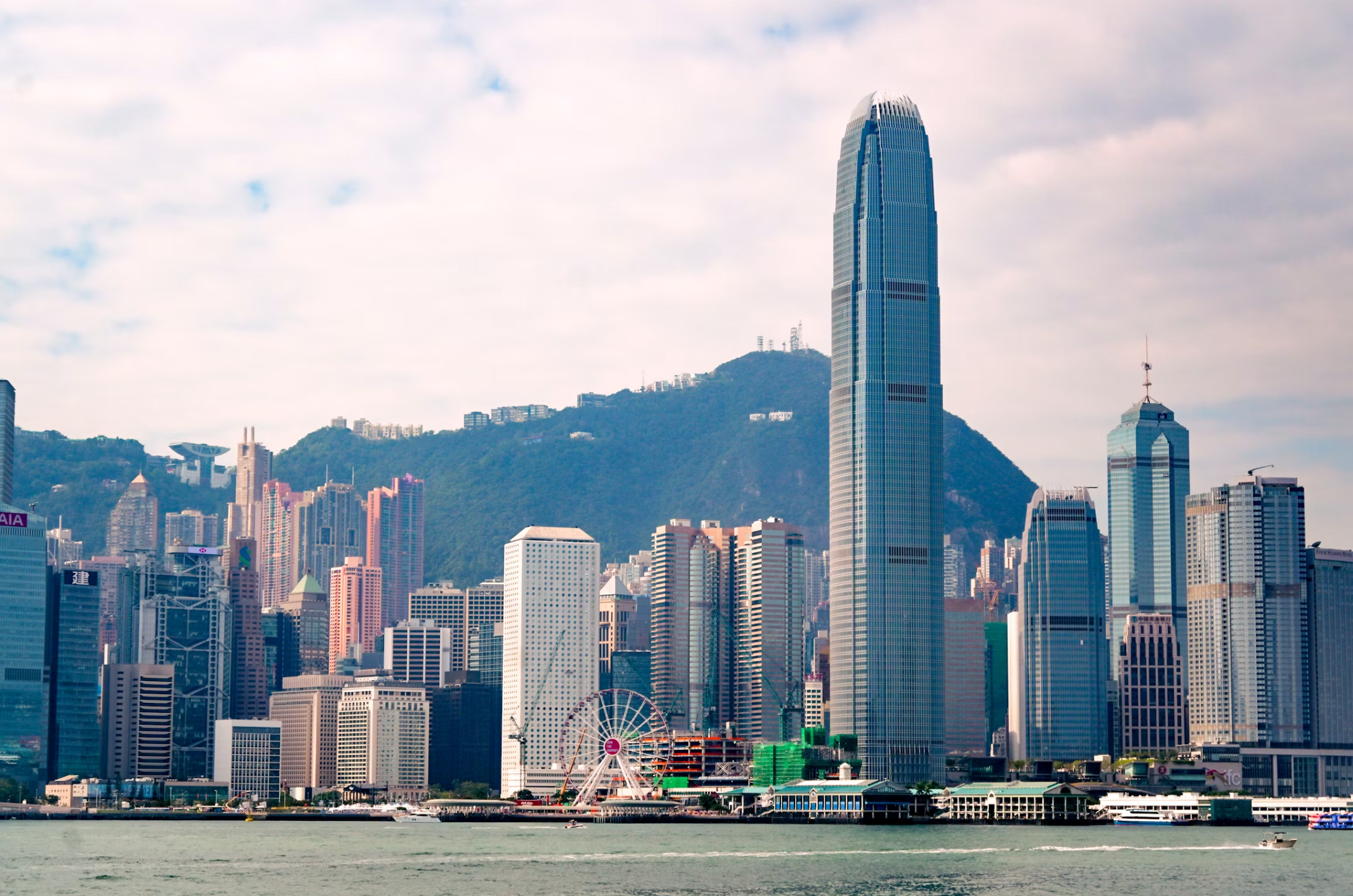 香港金管局上调基本利率至4.25% 香港多间银行维持最优惠利率不变