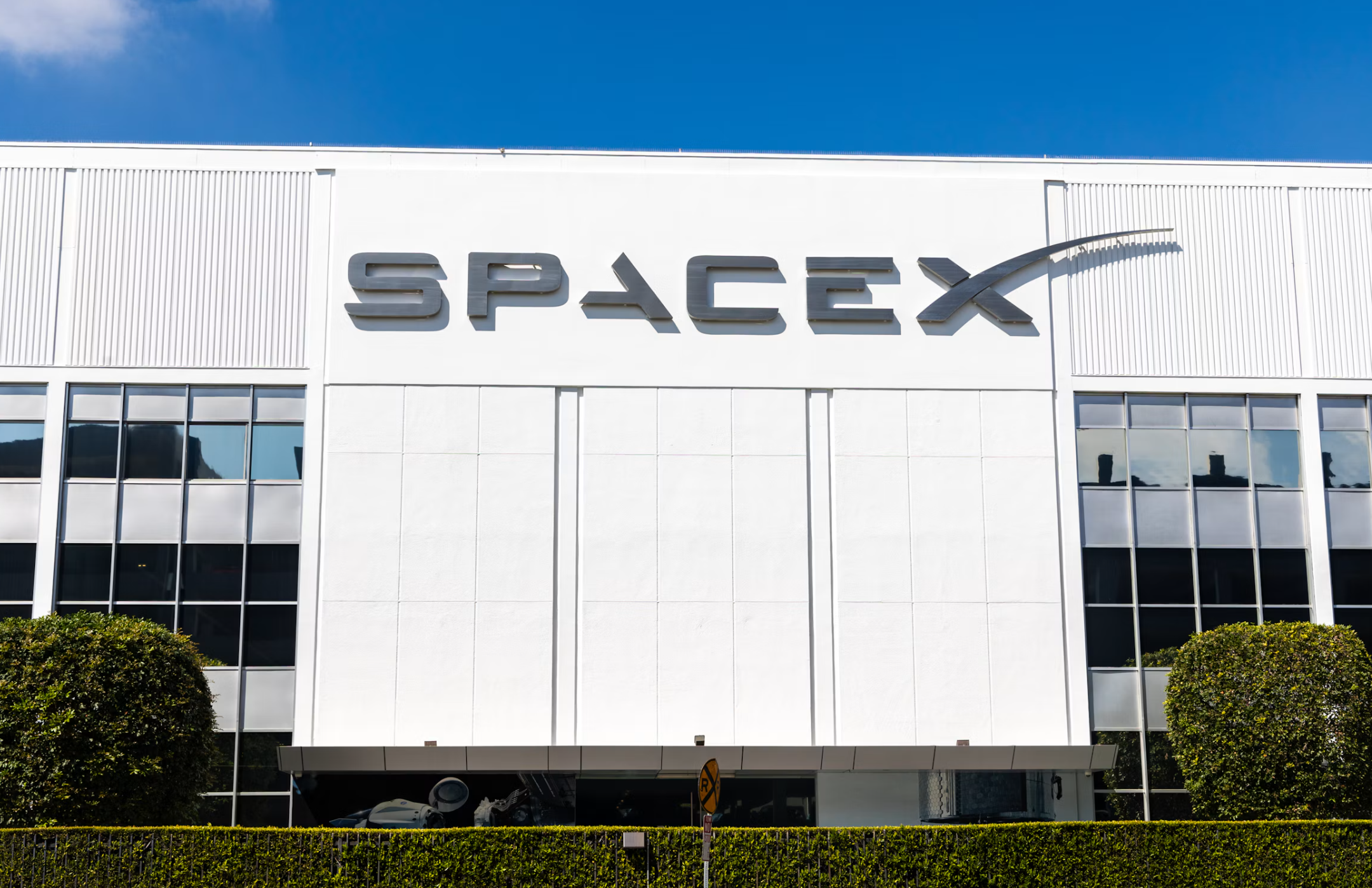 AI收入暴增830%,SpaceX首次实现季度盈利