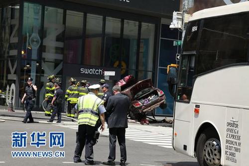 纽约时报广场汽车撞人：司机疑酒驾 18岁女孩殒命