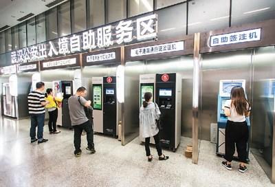 新中国护照变迁记：从严格审批到按需申领