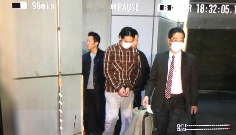 蒋劲夫因涉嫌伤害罪被日本警方逮捕！戴手铐现身被拍！