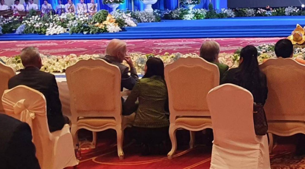 东盟峰会上，新西兰再被“遗忘”，Jacinda Ardern夹缝中拉拜登聊天