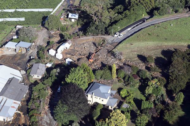 风暴中，20多名华人游客被困新西兰山村
