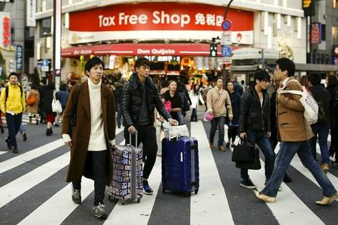 境外自由行受大陆年轻人青睐  人数已超旅游团