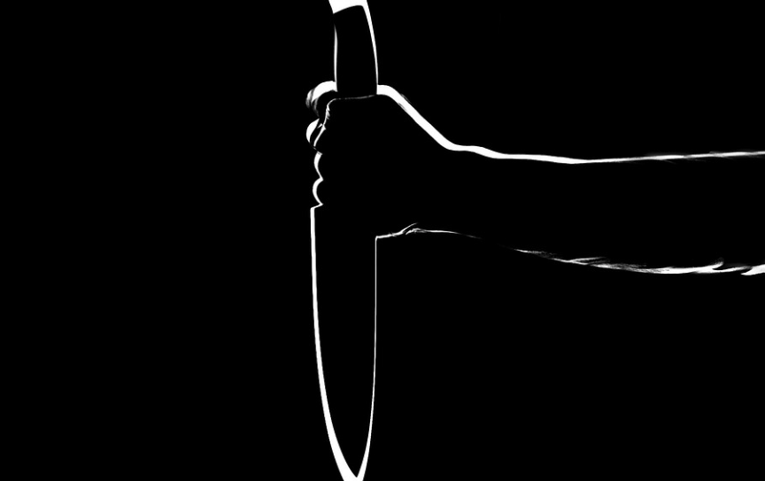 无缘无故，奥克兰男子持刀在豪区便利店疯狂砍人！
