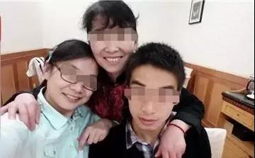 被导师逼着喊爸爸的名校研究生自杀了，却被导师吐槽有抑郁症