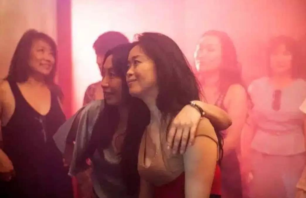 那些出国做站街女的中国大妈们