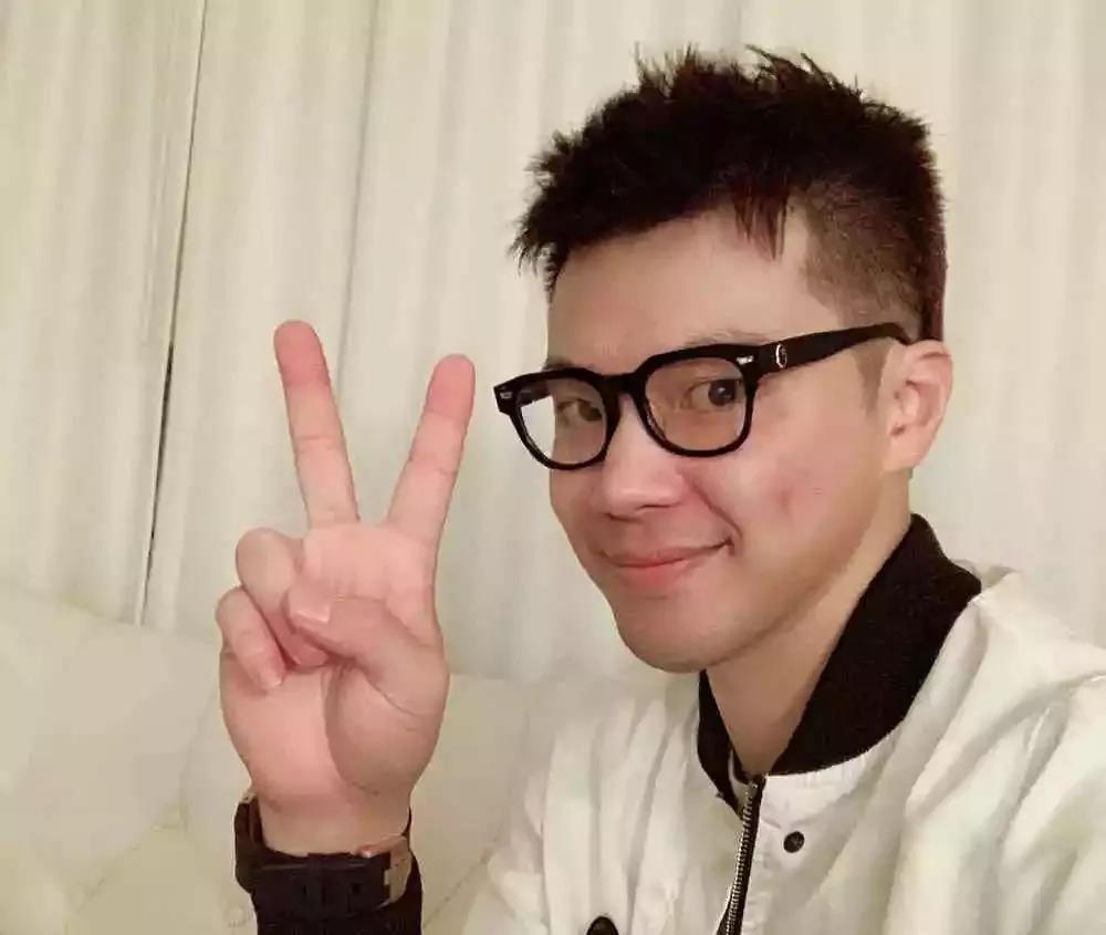 【今日悉尼】富二代黄毅清自曝被关澳洲收容所！取消签证并遣返！硬盘里查出A片，携带30瓶烟液！“澳洲真是个奇葩的国家”
