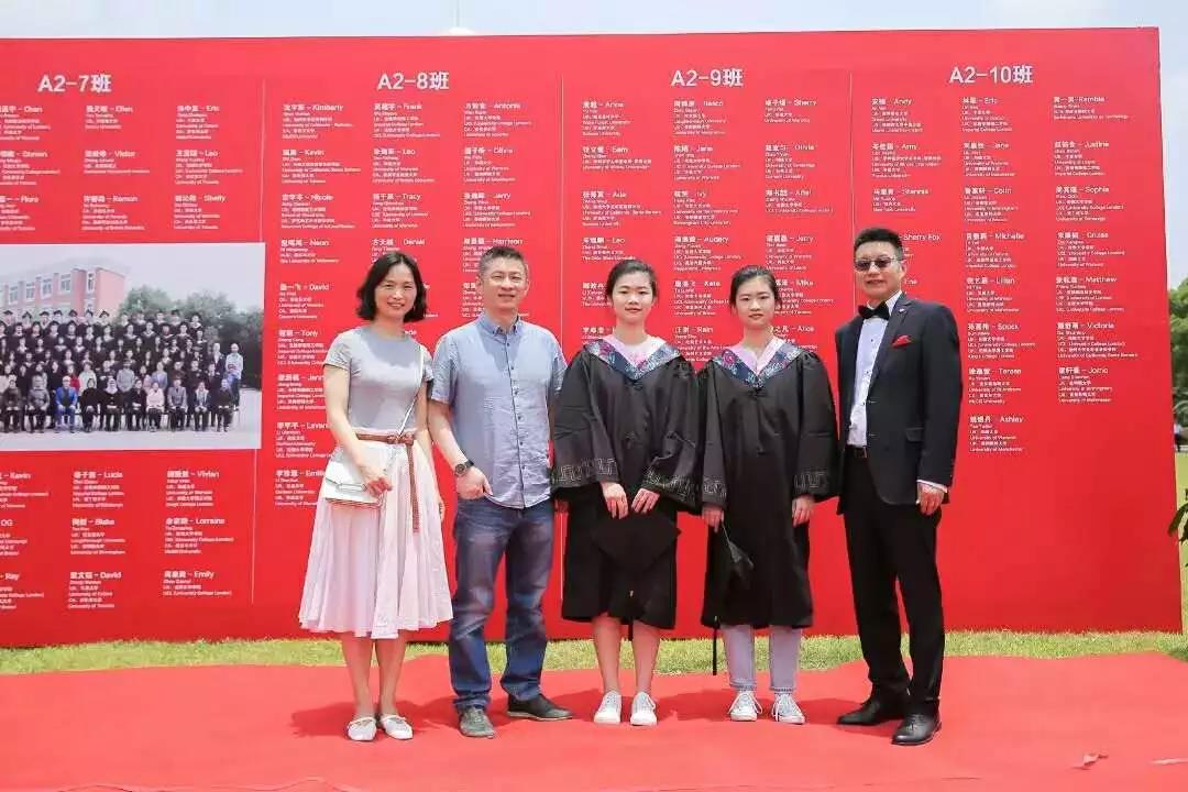 双胞姐妹花同时录取英国经济第一学府，妈妈的秘诀是“在饭桌上聊经济”