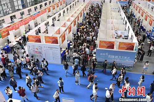 中国“抢人大战”第一回合见分晓 多地户籍人口井喷