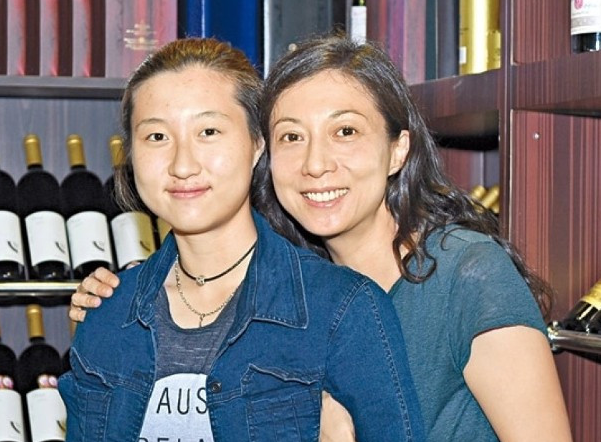 “小龙女”吴卓林流落加拿大250天 日常竟靠卖垃圾为生？
