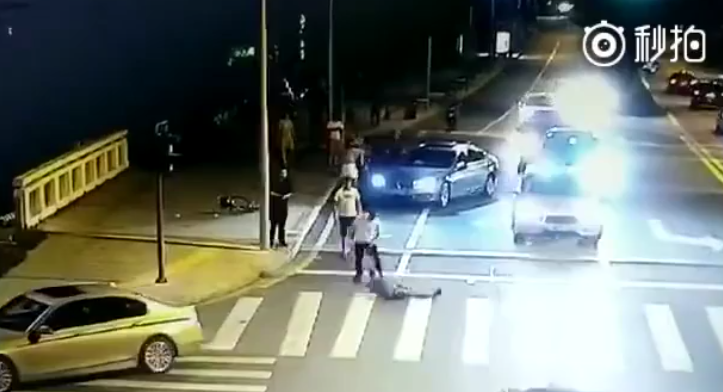 昆山宝马男“砍人反被杀”，是否正当防卫引争议