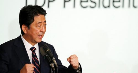 日本靖国神社举行秋季大祭，安倍晋三供奉供品