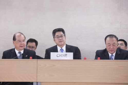 外交部：中国网民每天产生300亿条信息 说没言论自由的什么逻辑？