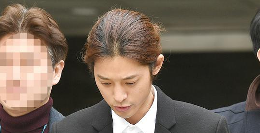 郑俊英偷拍案庭审结束，首尔法院正式发布拘捕令
