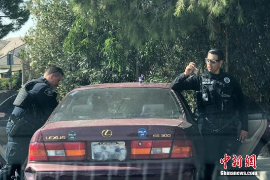 悲剧！美国19岁少年敲错门 被房子主人开枪打死