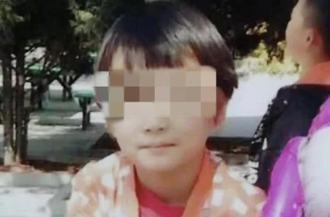 6岁女童玩耍过程中跌落昏迷，12岁同伴怕受责罚将其打死
