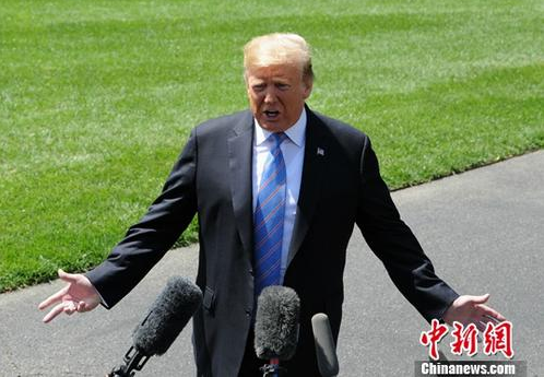 弹劾案被否决 特朗普竞选集会上又喊“让她们滚”