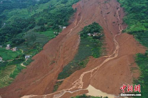 贵州特大山体滑坡灾害已致15人遇难 30人仍失联