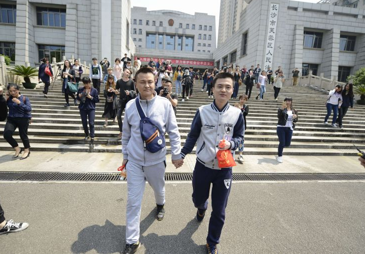 中国北方办理首例同性伴侣监护公证 两人已在国外领结婚证