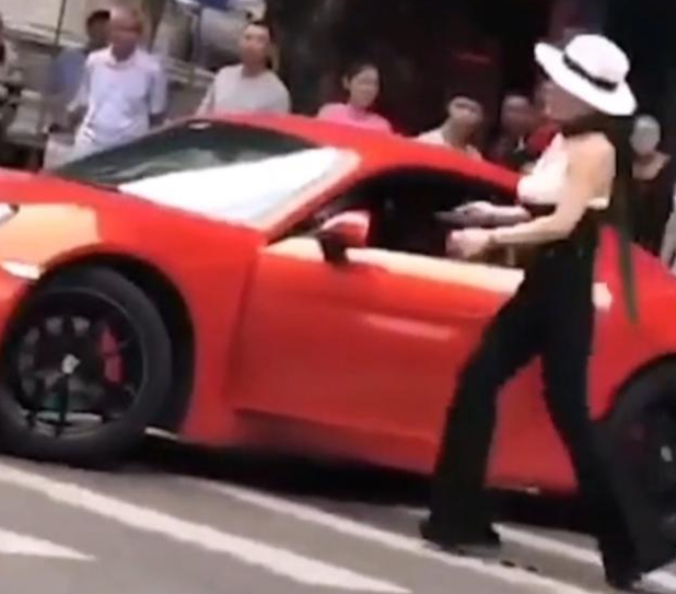 坑夫？最详细通报来了！保时捷女车主丈夫被立案调查