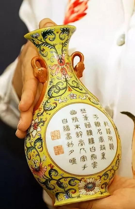 流落海外的乾隆花瓶被1镑贱卖：不识货，就还给我们吧！