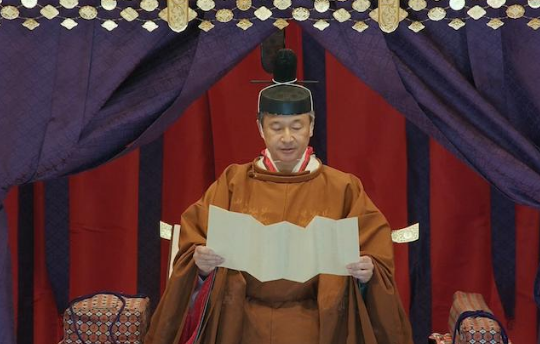 日本天皇宣布即位 恩赦美军在内55万人引受害者家属不满