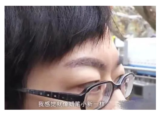 河南一博士出门吃饭却被纹眉，花了11.98万元：感觉就像蜡笔小新
