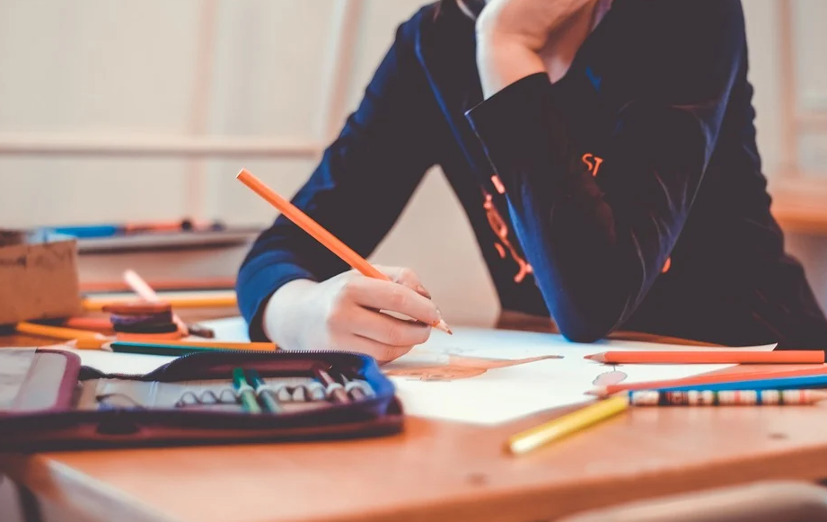 澳大利亚亚裔学生补习引争议：补习学新课 上学是复习