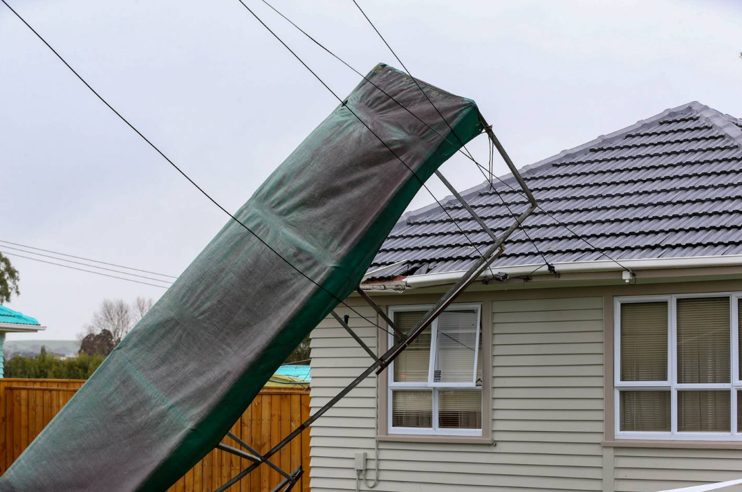 奥克兰今日狂风暴雨，还可能出现龙卷风…恶劣天气再度来袭！