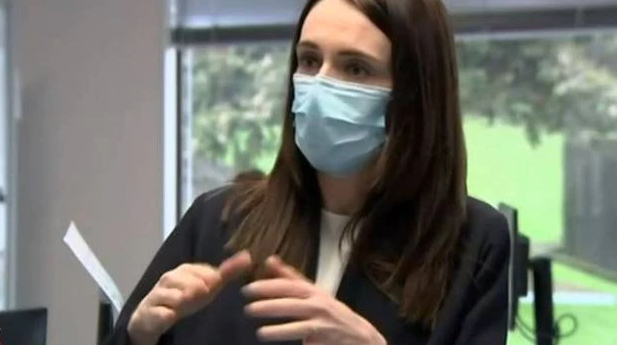 得知新西兰再次出现社区传播时，总理Jacinda Ardern有何反应