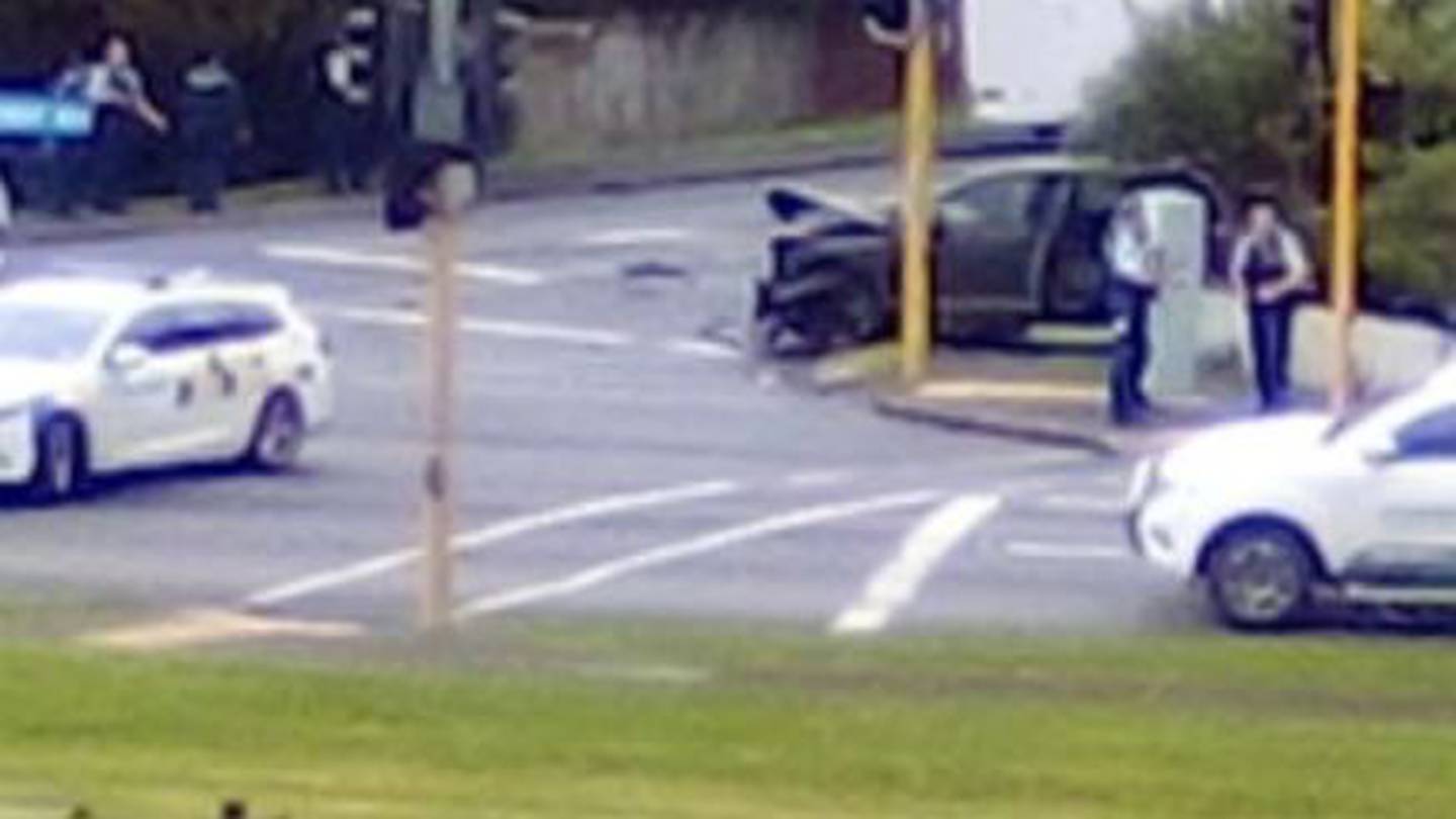 突发：大批警力涌入Papakura，三人已被捕，公众需注意避开当地