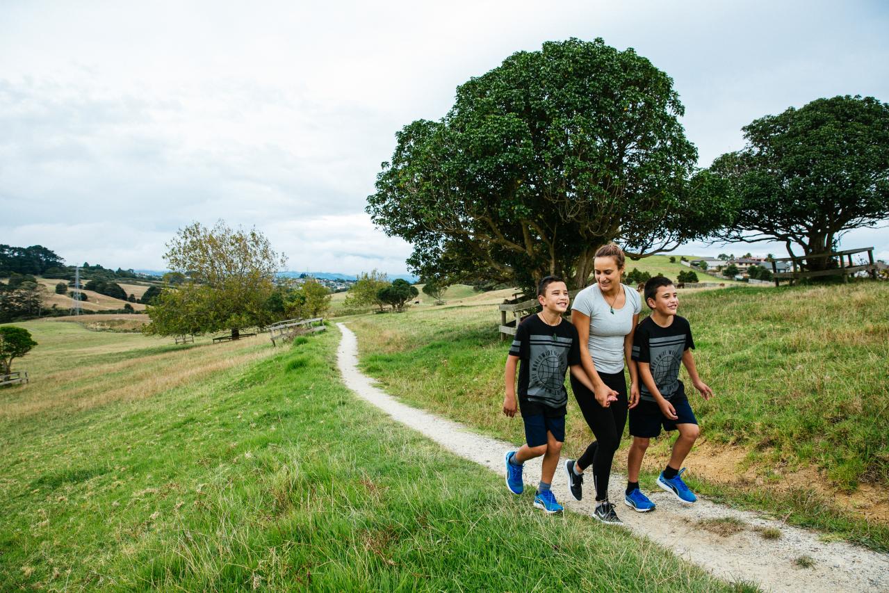 _mum-and-sons-on-totara-park-running-trail