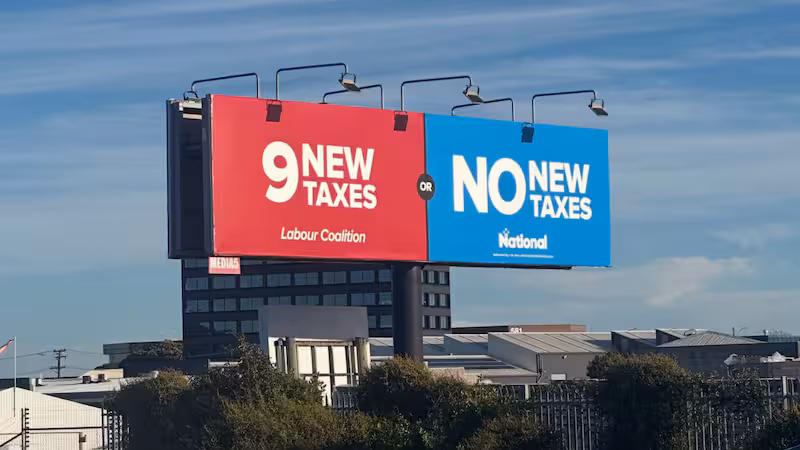 a-national-party-billboard-MJAFXSHBFFAW3EGVPMGFTV4UJM.jpg | 税收政策引爆2026大选攻防:工党要加“九项新税”?