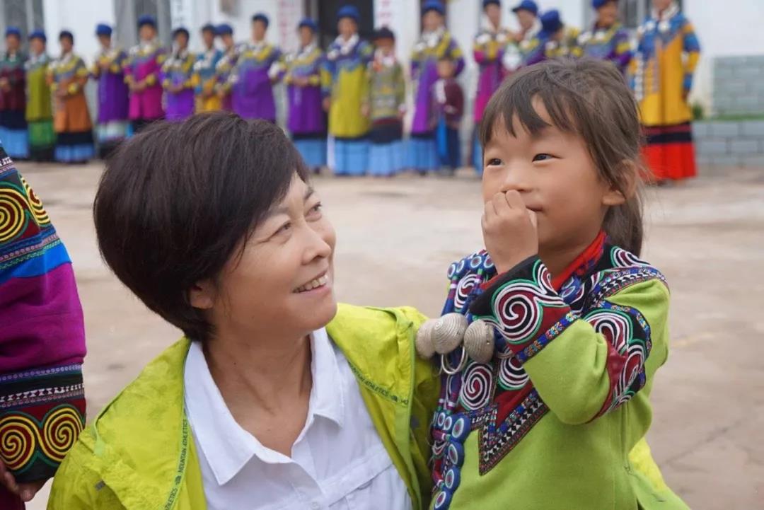 【灵魂有香气的女子】最不像富豪太太的她，影响了观众30年