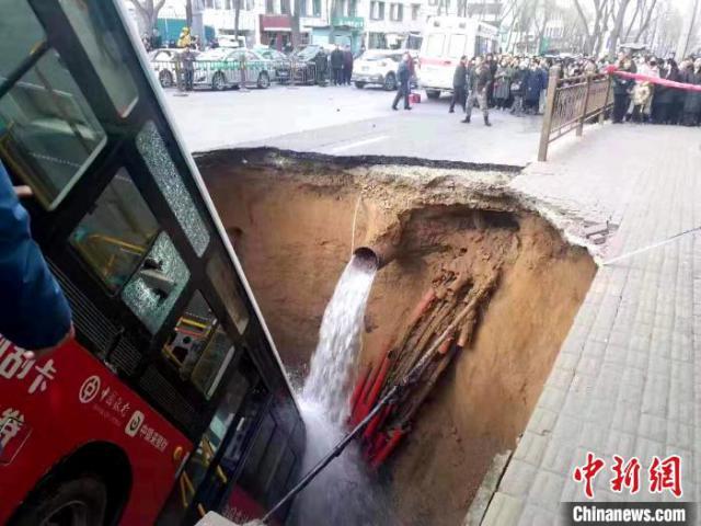 西宁地陷事故：该给城市道路来一场全面体检