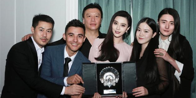 范冰冰夺后感谢团队：心疼你们曾睡地铺