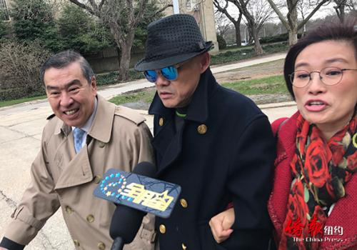 周立波出庭不认罪 法庭内上演“脱口秀”