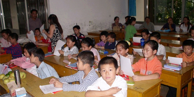 中国中小学生学习时间“领跑”全球 值得我们骄傲吗？