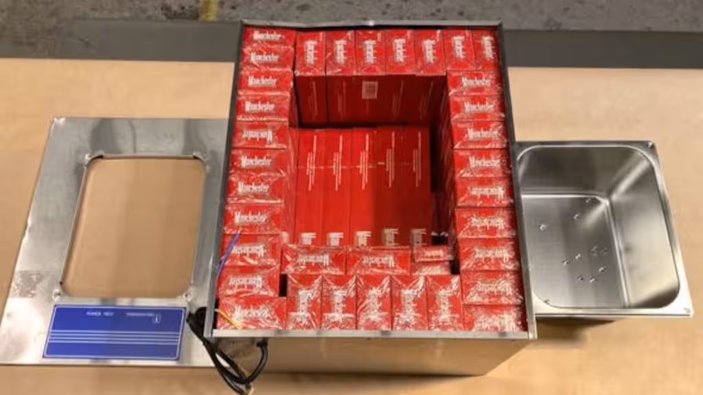 cigarettes-in-hot-pot-YPPFCJTICBA3LKHLC65OSN3NEE.jpg | 炸锅里藏250万支香烟!中国女子伙同澳洲丈夫走私逃税,双双获刑