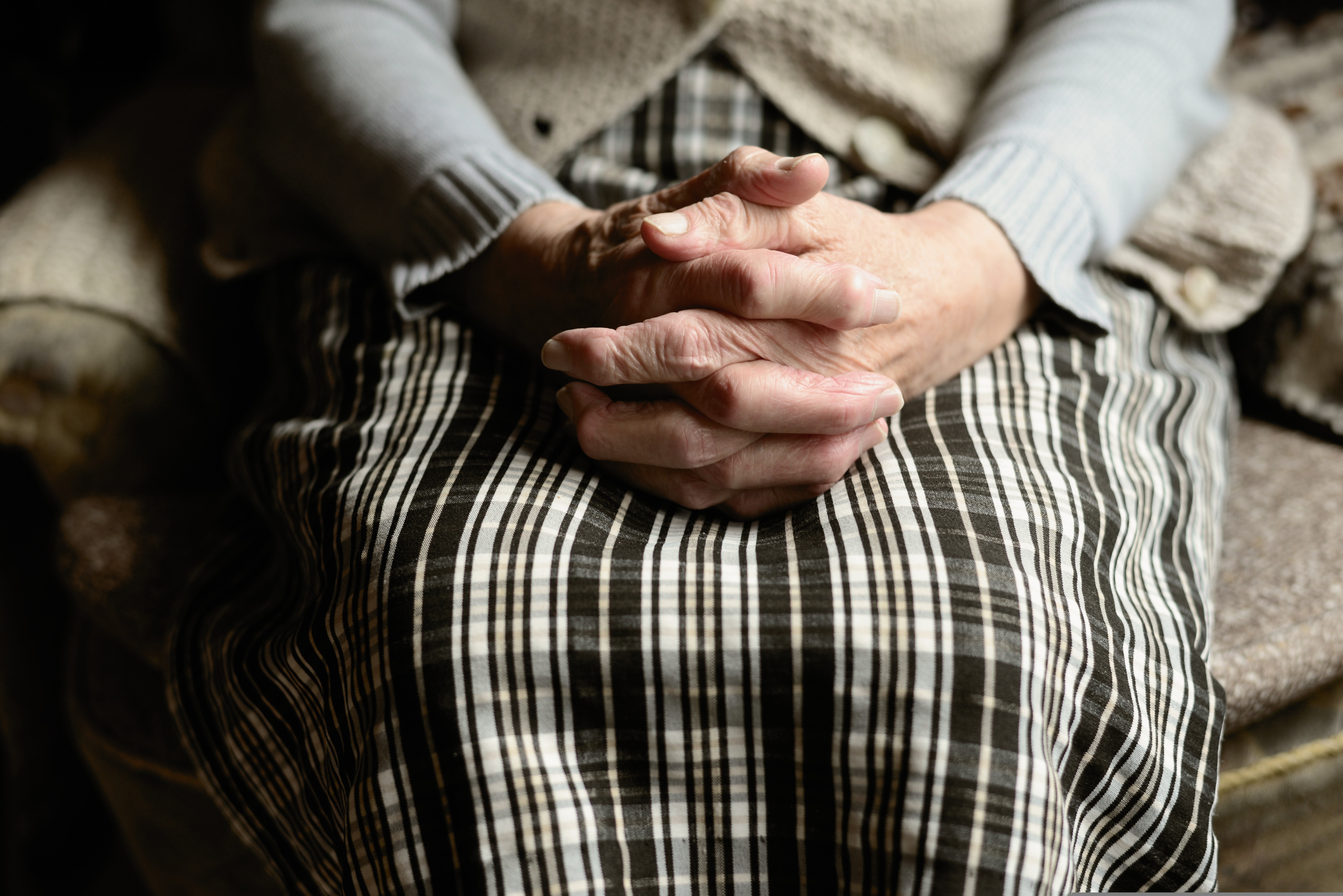 congerdesign-hands-4051469 | 10月起，这些新西兰新规将实施！涉及签证、道路、药物等