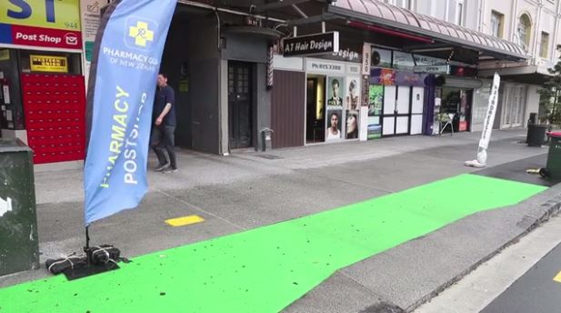 自行车道一建生意少了一半 奥克兰中区店主们很受伤